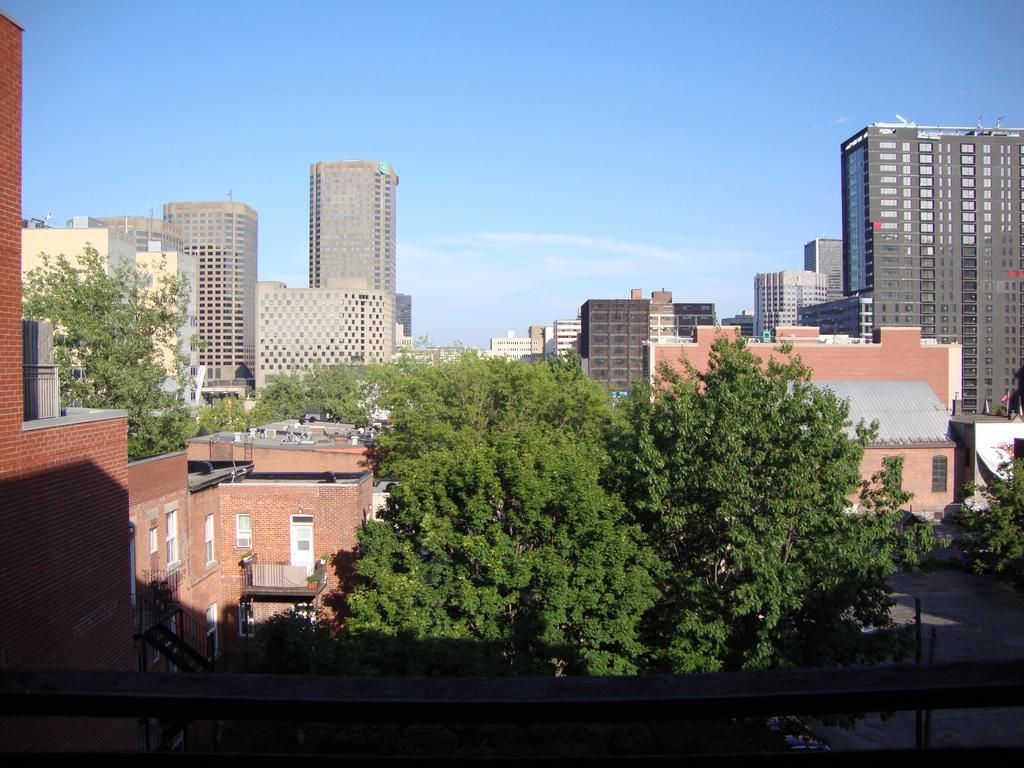 Hotel & Suites Place Des Arts - Montreal, Montreal